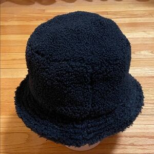 NWT Urban Outfitters Fuzzy Sherpa Black Bucket Hat Unisex (Brand New)